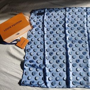 NEW RARE Louis Vuitton 100% Silk Square Scarf